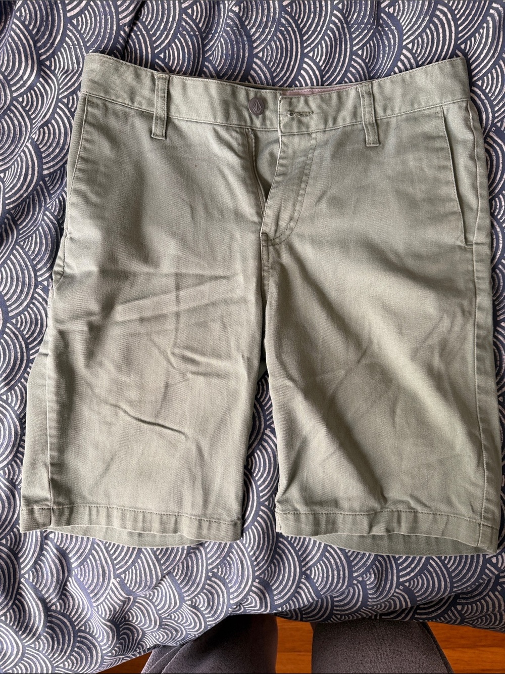 Volcom kids 16 green Chino Flat-Front Shorts